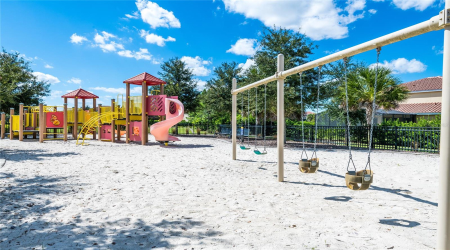 DAVENPORT, Florida 33837, 7 Bedrooms Bedrooms, ,5 BathroomsBathrooms,Residential,For Sale,OAKMOSS,0,MFRO6283987
