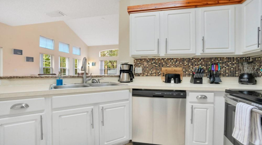 KISSIMMEE, Florida 34747, 4 Bedrooms Bedrooms, ,3 BathroomsBathrooms,Residential,For Sale,CRYSTAL COVE,0,MFRO6255478