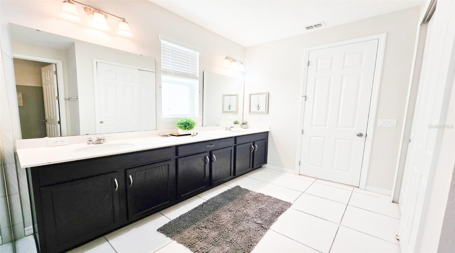 KISSIMMEE, Florida 34747, 6 Bedrooms Bedrooms, ,4 BathroomsBathrooms,Residential,For Sale,SAWYER PALM,0,MFRO6340316