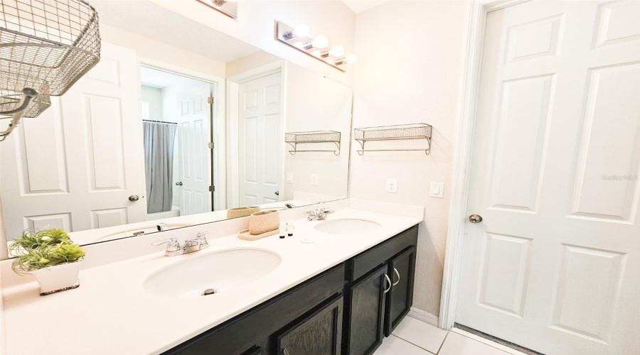 KISSIMMEE, Florida 34747, 6 Bedrooms Bedrooms, ,4 BathroomsBathrooms,Residential,For Sale,SAWYER PALM,0,MFRO6340316