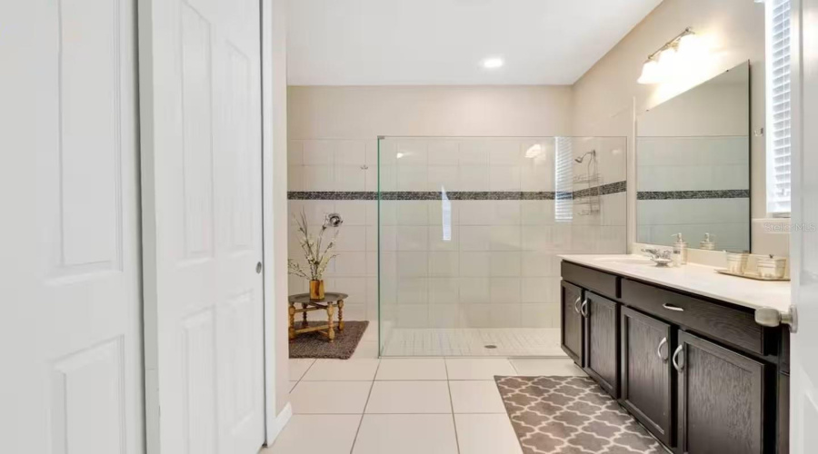 KISSIMMEE, Florida 34747, 6 Bedrooms Bedrooms, ,4 BathroomsBathrooms,Residential,For Sale,SAWYER PALM,0,MFRO6340316