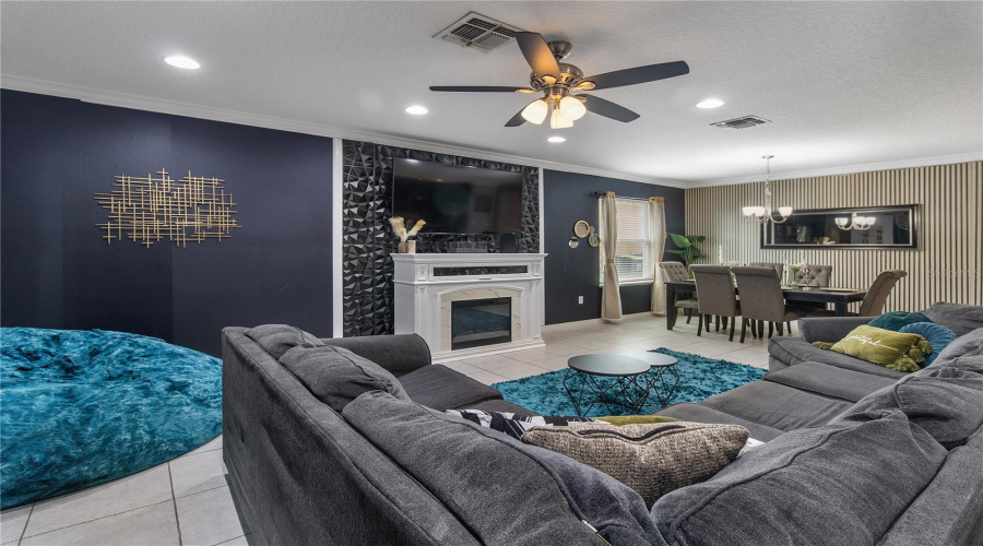 Dual open living room & dining room