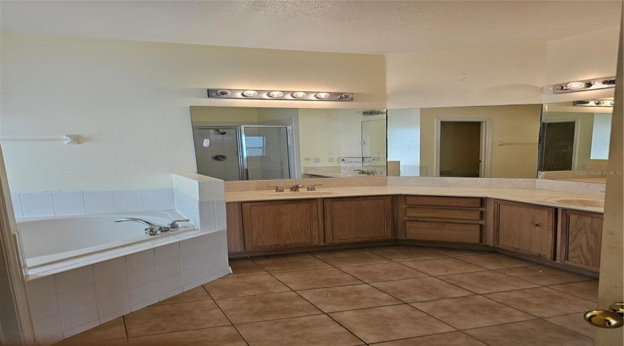 KISSIMMEE, Florida 34746, 3 Bedrooms Bedrooms, ,2 BathroomsBathrooms,Residential,For Sale,VALLEYVIEW,0,MFRS5133999