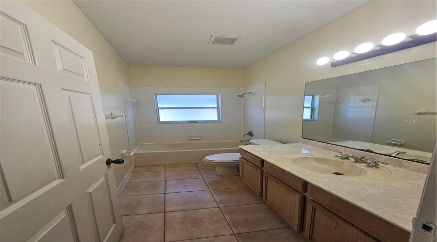 KISSIMMEE, Florida 34746, 3 Bedrooms Bedrooms, ,2 BathroomsBathrooms,Residential,For Sale,VALLEYVIEW,0,MFRS5133999