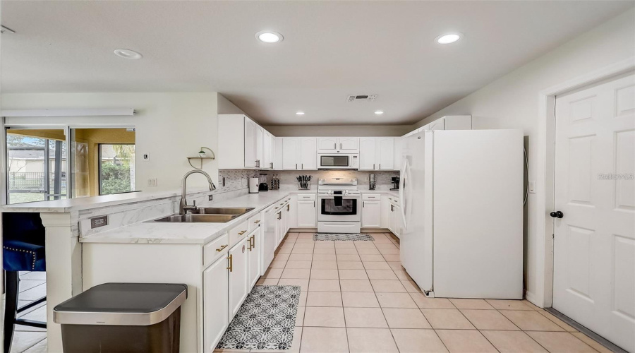 DAVENPORT, Florida 33837, 4 Bedrooms Bedrooms, ,3 BathroomsBathrooms,Residential,For Sale,GRANADA,0,MFRS5125232