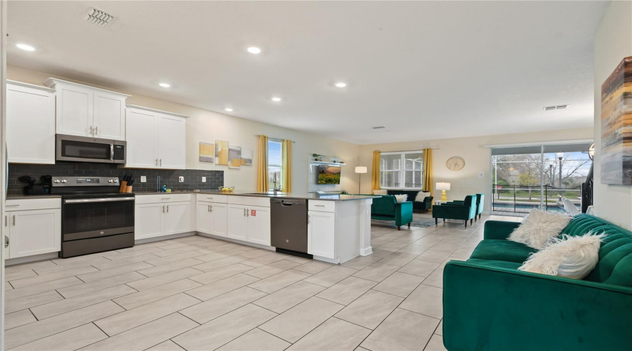 DAVENPORT, Florida 33896, 8 Bedrooms Bedrooms, ,5 BathroomsBathrooms,Residential,For Sale,CABOT CLIFFS,0,MFRO6207058