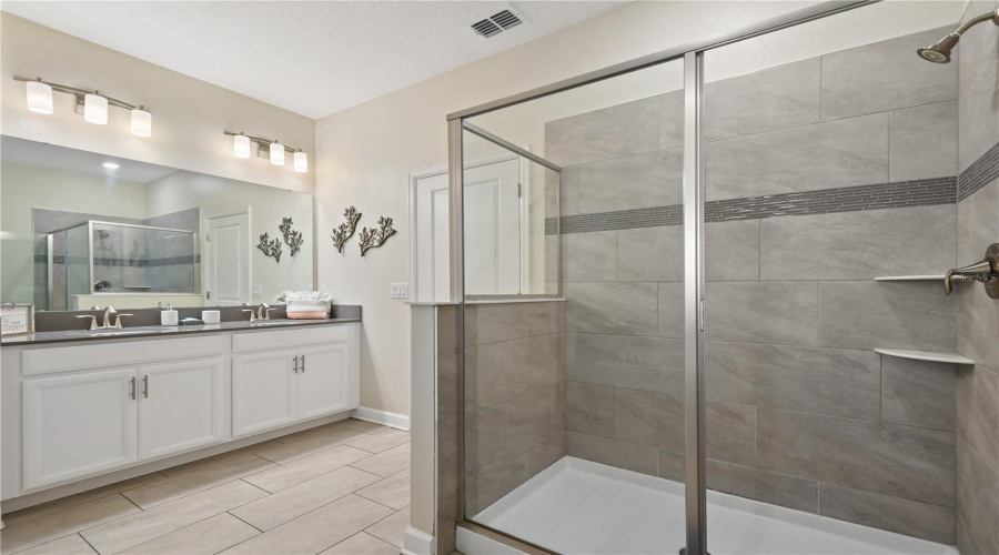 DAVENPORT, Florida 33896, 8 Bedrooms Bedrooms, ,5 BathroomsBathrooms,Residential,For Sale,CABOT CLIFFS,0,MFRO6207058