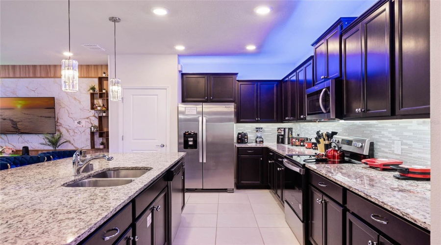 DAVENPORT, Florida 33897, 5 Bedrooms Bedrooms, ,4 BathroomsBathrooms,Residential,For Sale,LANA,0,MFRO6292267