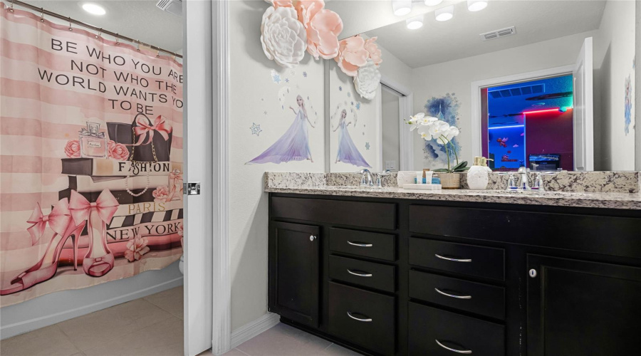 DAVENPORT, Florida 33897, 5 Bedrooms Bedrooms, ,4 BathroomsBathrooms,Residential,For Sale,LANA,0,MFRO6292267