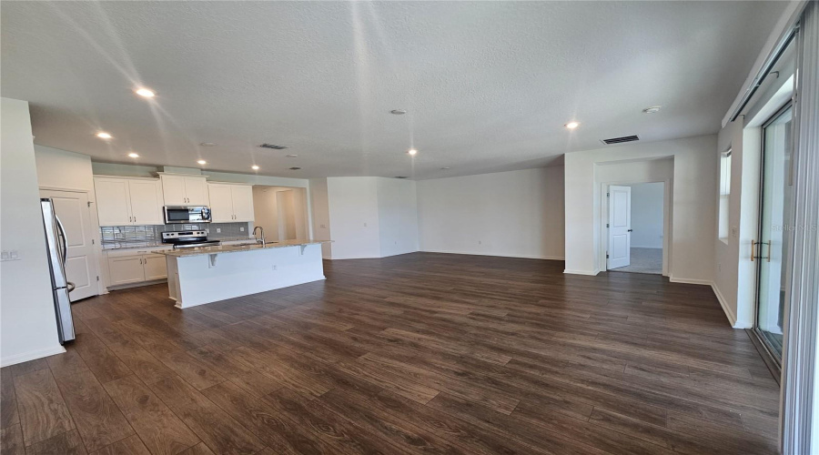 KISSIMMEE, Florida 34747, 4 Bedrooms Bedrooms, ,3 BathroomsBathrooms,Residential,For Sale,LAKESHORE BREEZE,0,MFRO6307440