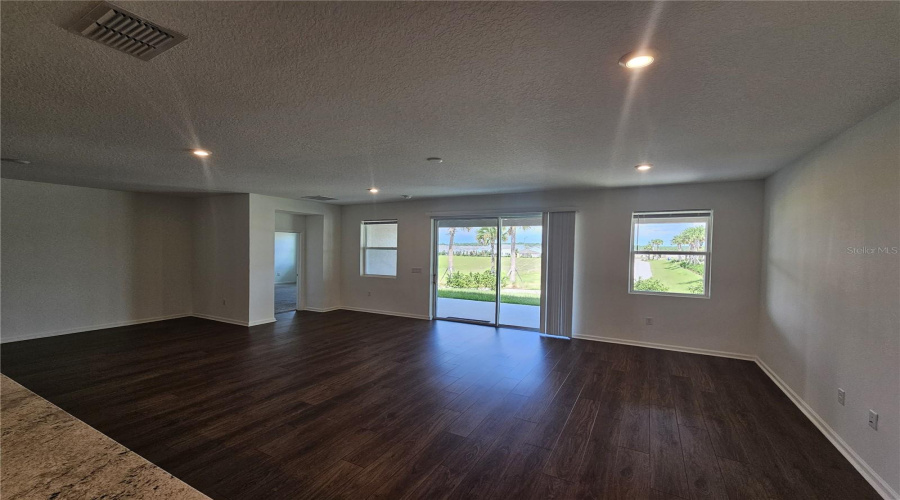 KISSIMMEE, Florida 34747, 4 Bedrooms Bedrooms, ,3 BathroomsBathrooms,Residential,For Sale,LAKESHORE BREEZE,0,MFRO6307440