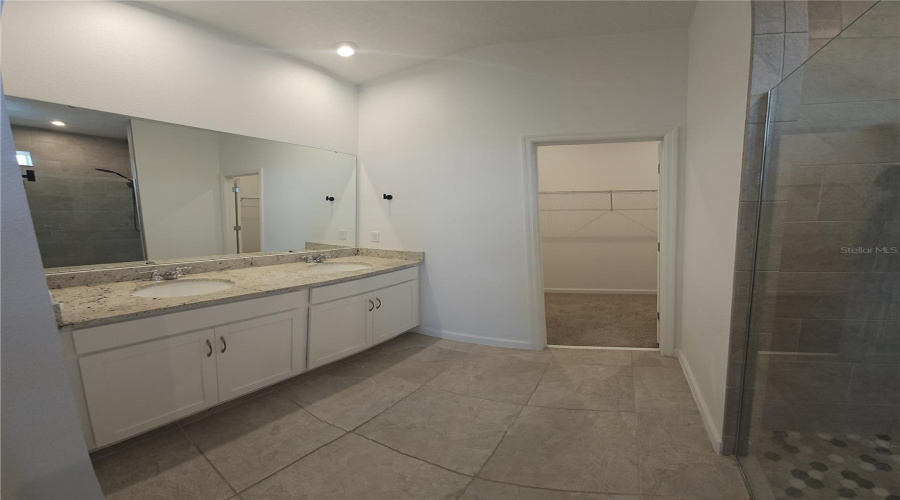 KISSIMMEE, Florida 34747, 4 Bedrooms Bedrooms, ,3 BathroomsBathrooms,Residential,For Sale,LAKESHORE BREEZE,0,MFRO6307440