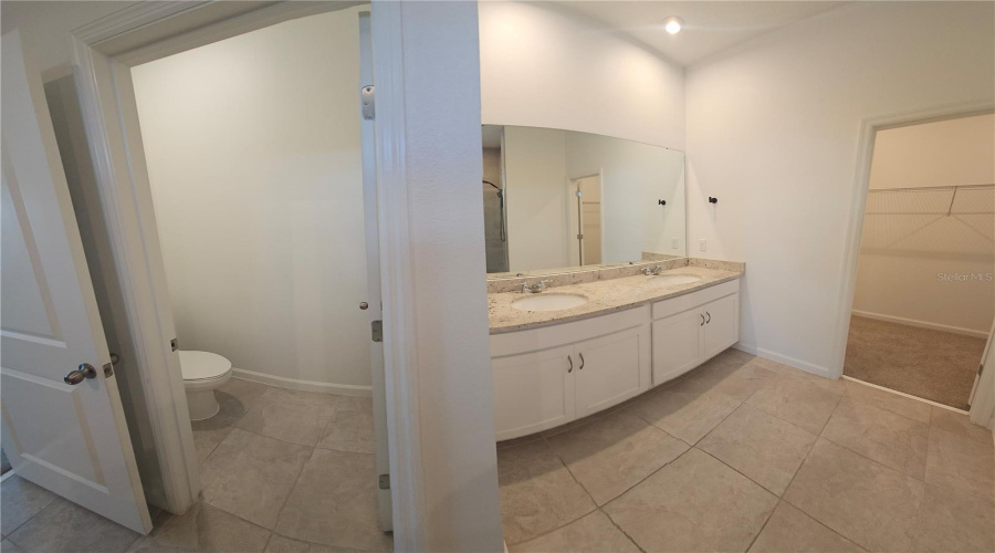 KISSIMMEE, Florida 34747, 4 Bedrooms Bedrooms, ,3 BathroomsBathrooms,Residential,For Sale,LAKESHORE BREEZE,0,MFRO6307440