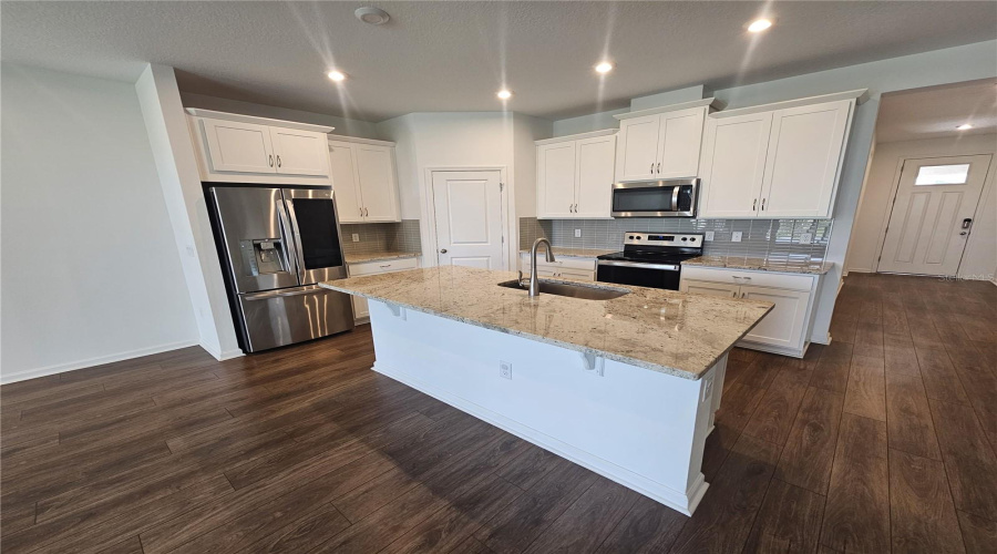 KISSIMMEE, Florida 34747, 4 Bedrooms Bedrooms, ,3 BathroomsBathrooms,Residential,For Sale,LAKESHORE BREEZE,0,MFRO6307440