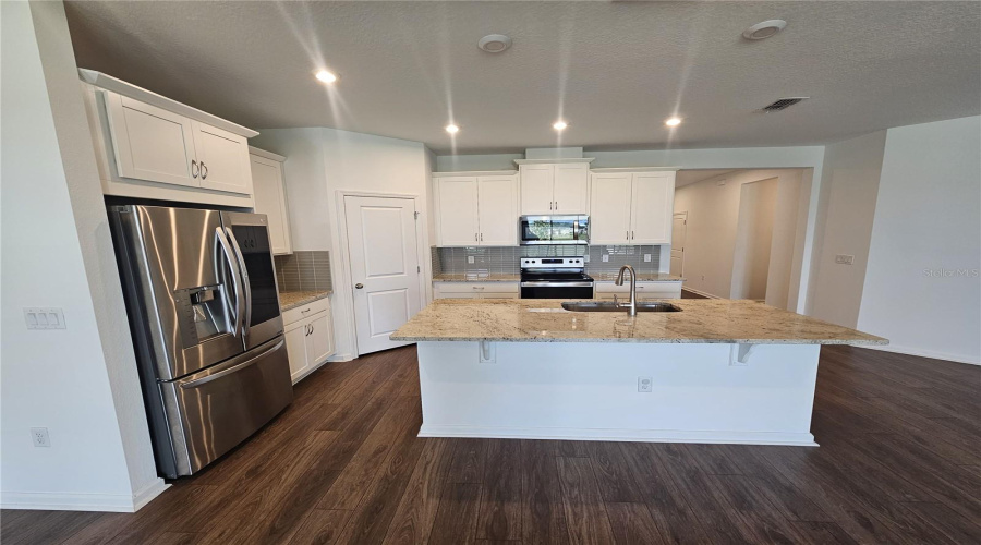 KISSIMMEE, Florida 34747, 4 Bedrooms Bedrooms, ,3 BathroomsBathrooms,Residential,For Sale,LAKESHORE BREEZE,0,MFRO6307440
