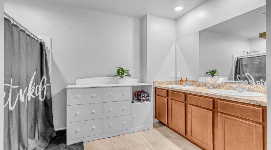 DAVENPORT, Florida 33837, 5 Bedrooms Bedrooms, ,3 BathroomsBathrooms,Residential,For Sale,BROOKLET,0,MFRS5133688