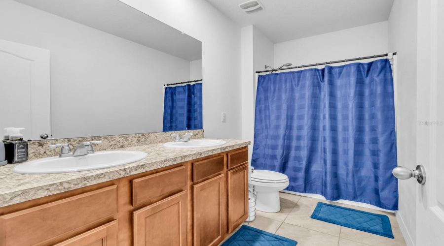 Full Bathroom Upstairs