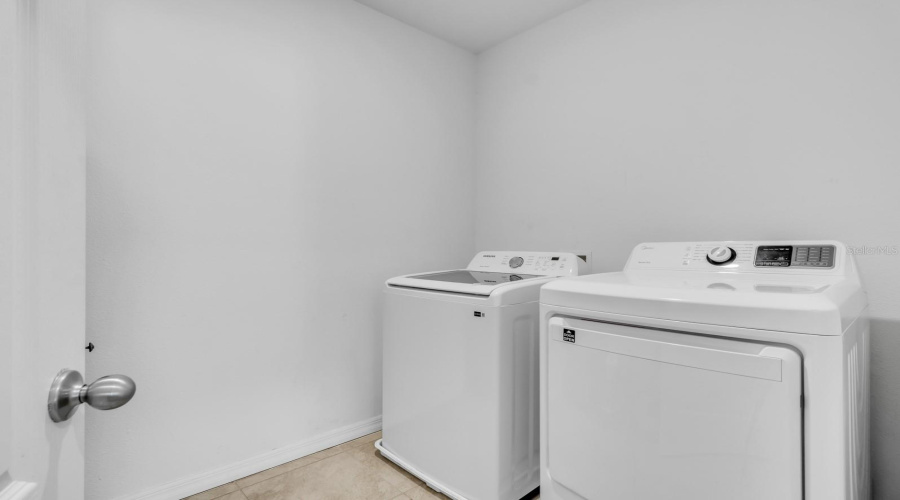 DAVENPORT, Florida 33837, 5 Bedrooms Bedrooms, ,3 BathroomsBathrooms,Residential,For Sale,BROOKLET,0,MFRS5133688