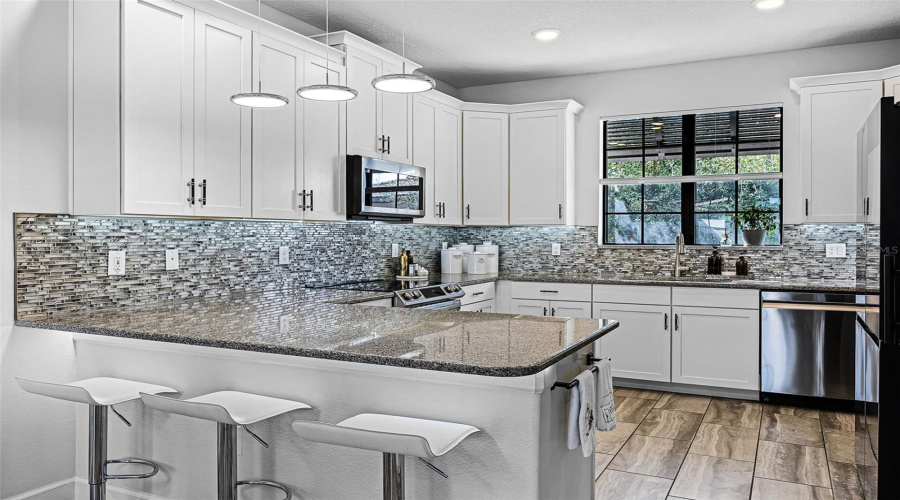 DAVENPORT, Florida 33896, 4 Bedrooms Bedrooms, ,4 BathroomsBathrooms,Residential,For Sale,SHINNECOCK HILLS,0,MFRO6341848
