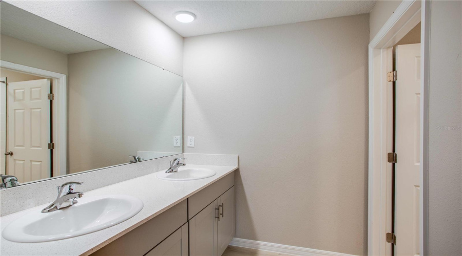 DAVENPORT, Florida 33837, 5 Bedrooms Bedrooms, ,3 BathroomsBathrooms,Residential,For Sale,RIVER BEACON,0,MFRTB8424586