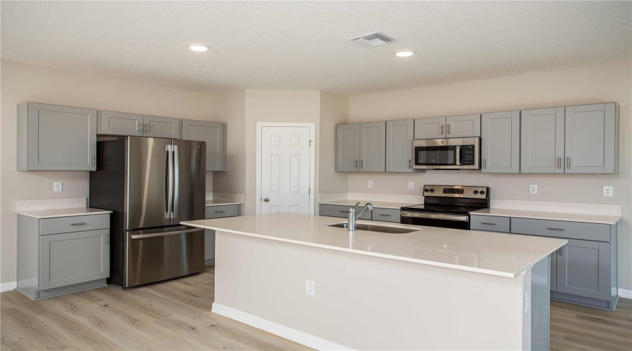 DAVENPORT, Florida 33837, 5 Bedrooms Bedrooms, ,3 BathroomsBathrooms,Residential,For Sale,RIVER BEACON,0,MFRTB8424586