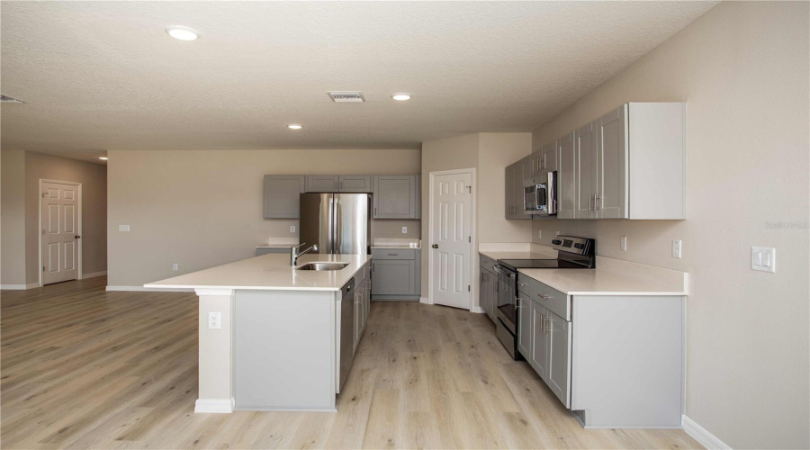 DAVENPORT, Florida 33837, 5 Bedrooms Bedrooms, ,3 BathroomsBathrooms,Residential,For Sale,RIVER BEACON,0,MFRTB8424586