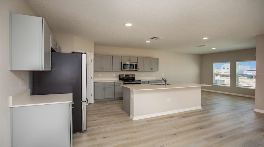 DAVENPORT, Florida 33837, 5 Bedrooms Bedrooms, ,3 BathroomsBathrooms,Residential,For Sale,RIVER BEACON,0,MFRTB8424586