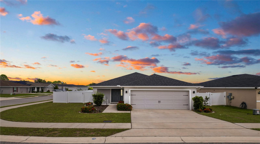 DAVENPORT, Florida 33837, 3 Bedrooms Bedrooms, ,2 BathroomsBathrooms,Residential,For Sale,BANDON DUNES,0,MFRL4955666