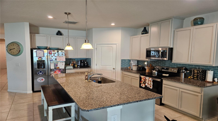 DAVENPORT, Florida 33837, 3 Bedrooms Bedrooms, ,3 BathroomsBathrooms,Residential,For Sale,BLOOM,0,MFRO6341753