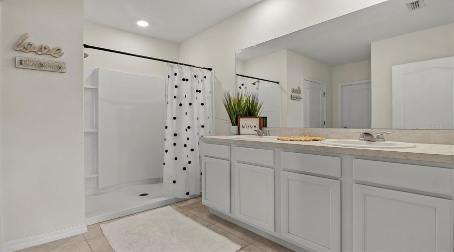 DAVENPORT, Florida 33837, 4 Bedrooms Bedrooms, ,2 BathroomsBathrooms,Residential,For Sale,REGENCY RIDGE,0,MFRO6279373