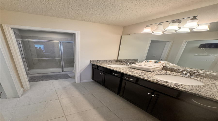 KISSIMMEE, Florida 34747, 5 Bedrooms Bedrooms, ,4 BathroomsBathrooms,Residential,For Sale,DUBAI,0,MFRO6341750