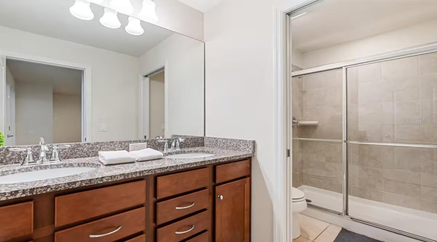 KISSIMMEE, Florida 34747, 5 Bedrooms Bedrooms, ,4 BathroomsBathrooms,Residential,For Sale,DUBAI,0,MFRO6341750