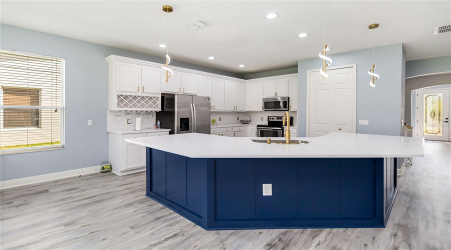KISSIMMEE, Florida 34746, 4 Bedrooms Bedrooms, ,3 BathroomsBathrooms,Residential,For Sale,GOLDEN FEATHER,0,MFRO6341696