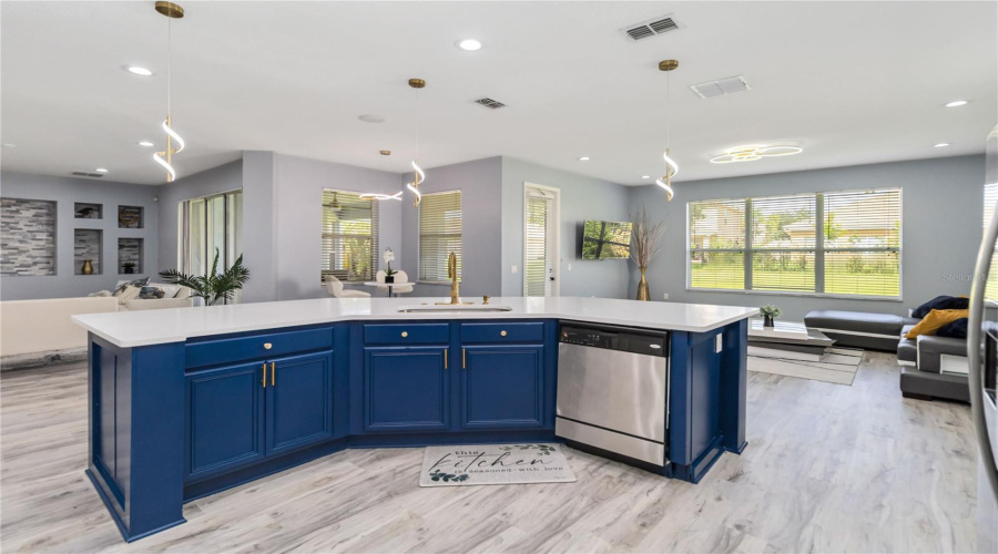 KISSIMMEE, Florida 34746, 4 Bedrooms Bedrooms, ,3 BathroomsBathrooms,Residential,For Sale,GOLDEN FEATHER,0,MFRO6341696