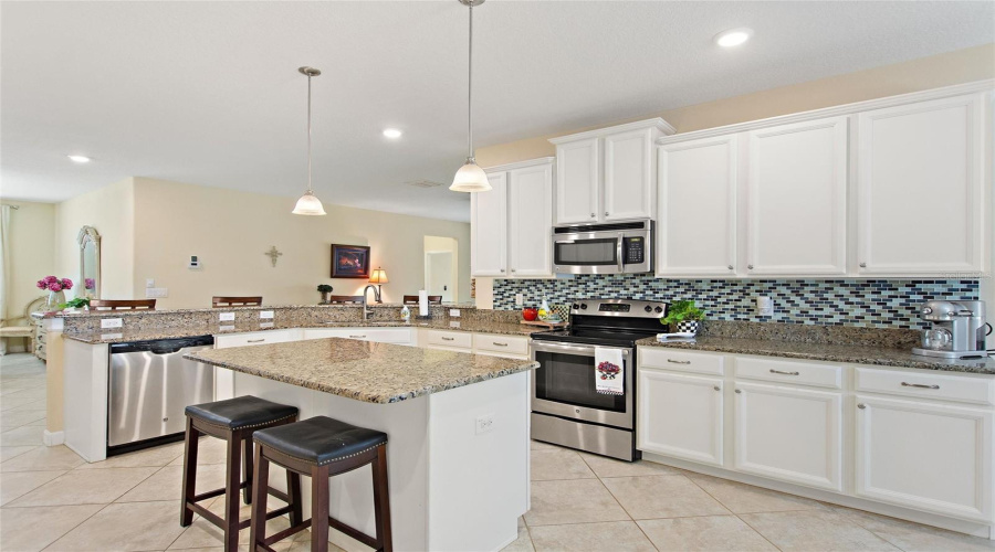 DAVENPORT, Florida 33896, 4 Bedrooms Bedrooms, ,3 BathroomsBathrooms,Residential,For Sale,GLENEAGLES,0,MFRS5134164