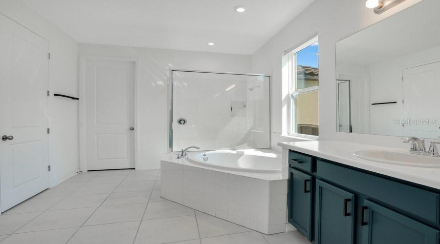 KISSIMMEE, Florida 34746, 5 Bedrooms Bedrooms, ,3 BathroomsBathrooms,Residential,For Sale,AGOSTINO TERR,0,MFRS5134003