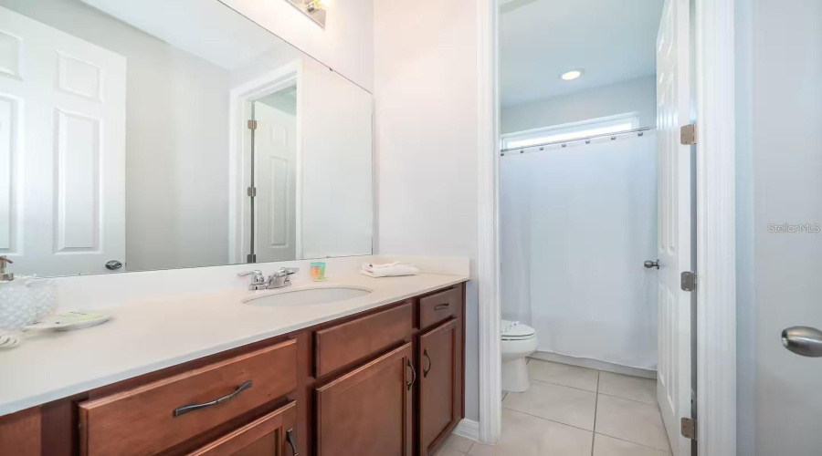 KISSIMMEE, Florida 34747, 5 Bedrooms Bedrooms, ,4 BathroomsBathrooms,Residential,For Sale,CARIBBEAN VIEW,0,MFRS5134121