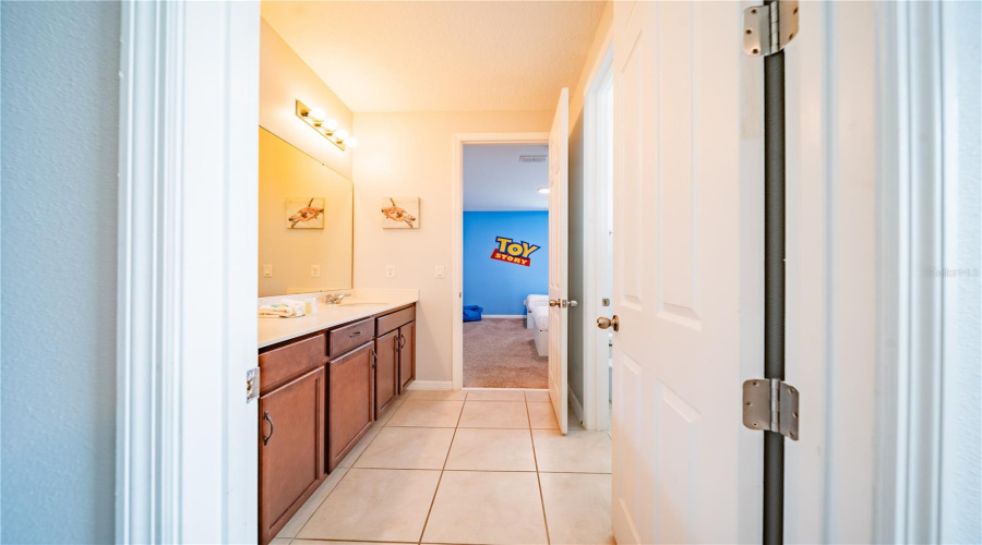 KISSIMMEE, Florida 34747, 5 Bedrooms Bedrooms, ,4 BathroomsBathrooms,Residential,For Sale,CARIBBEAN VIEW,0,MFRS5134121