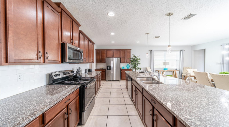KISSIMMEE, Florida 34747, 5 Bedrooms Bedrooms, ,4 BathroomsBathrooms,Residential,For Sale,CARIBBEAN VIEW,0,MFRS5134121