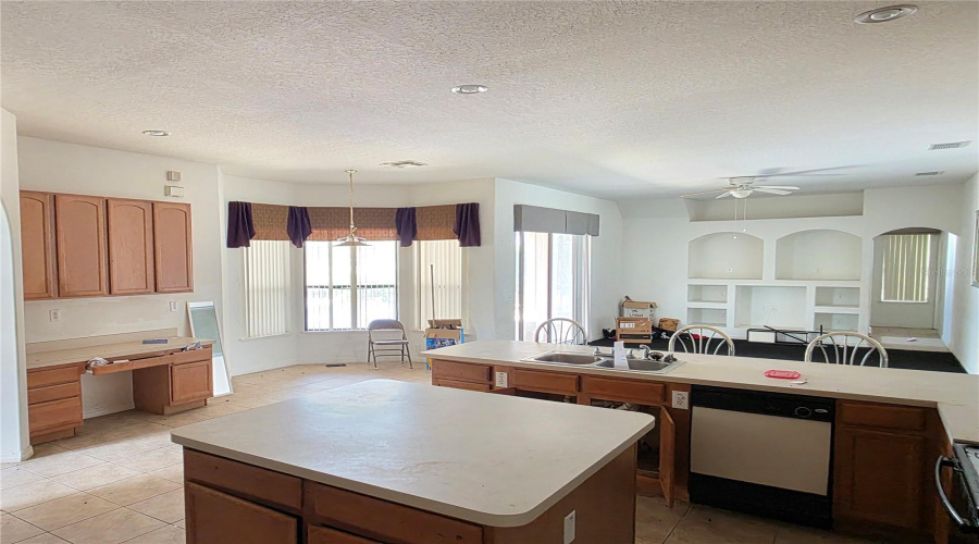 DAVENPORT, Florida 33897, 5 Bedrooms Bedrooms, ,4 BathroomsBathrooms,Residential,For Sale,WALTHAM,0,MFRO6342117