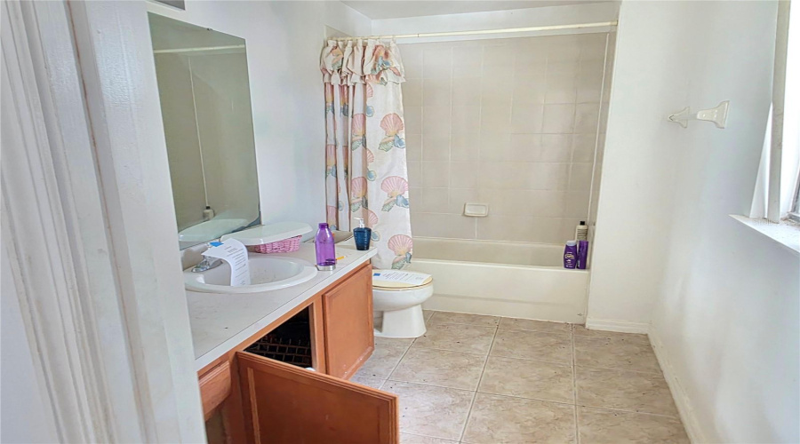 DAVENPORT, Florida 33897, 5 Bedrooms Bedrooms, ,4 BathroomsBathrooms,Residential,For Sale,WALTHAM,0,MFRO6342117