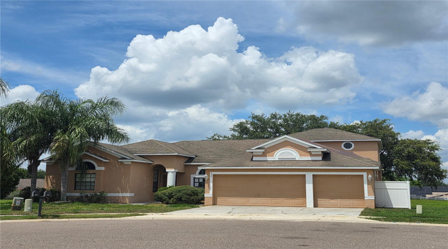 DAVENPORT, Florida 33897, 5 Bedrooms Bedrooms, ,4 BathroomsBathrooms,Residential,For Sale,WALTHAM,0,MFRO6342117