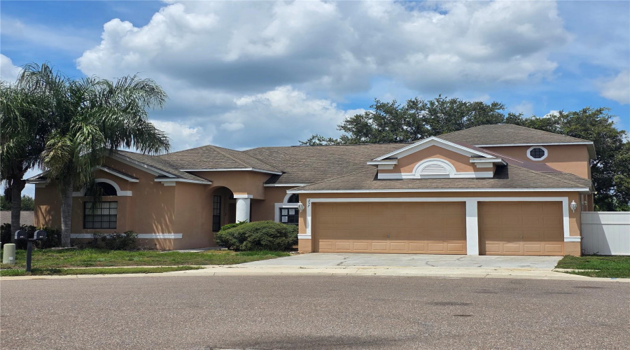DAVENPORT, Florida 33897, 5 Bedrooms Bedrooms, ,4 BathroomsBathrooms,Residential,For Sale,WALTHAM,0,MFRO6342117