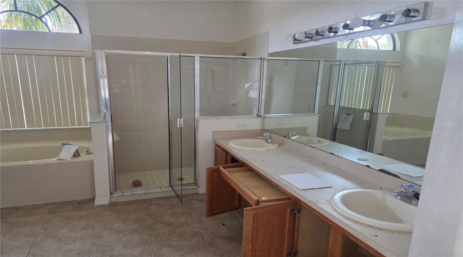 DAVENPORT, Florida 33897, 5 Bedrooms Bedrooms, ,4 BathroomsBathrooms,Residential,For Sale,WALTHAM,0,MFRO6342117