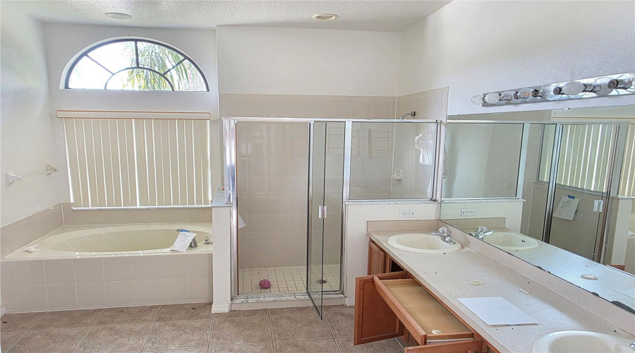 DAVENPORT, Florida 33897, 5 Bedrooms Bedrooms, ,4 BathroomsBathrooms,Residential,For Sale,WALTHAM,0,MFRO6342117
