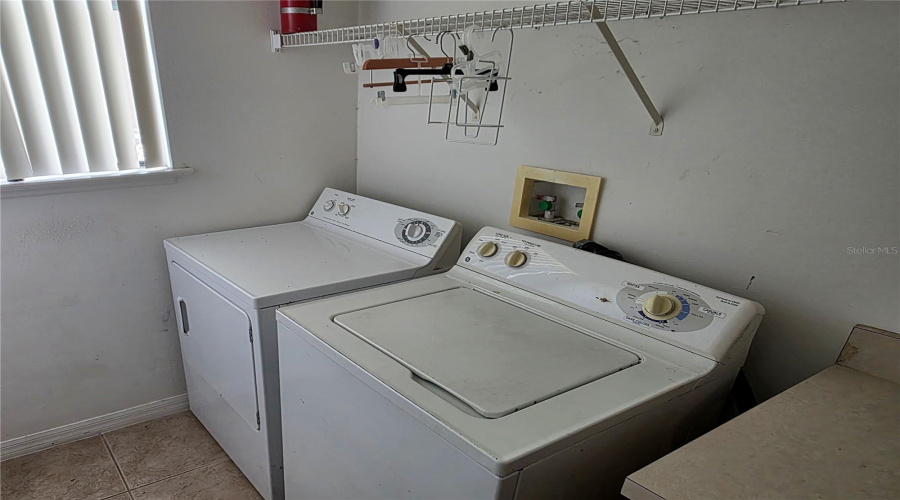 DAVENPORT, Florida 33897, 5 Bedrooms Bedrooms, ,4 BathroomsBathrooms,Residential,For Sale,WALTHAM,0,MFRO6342117