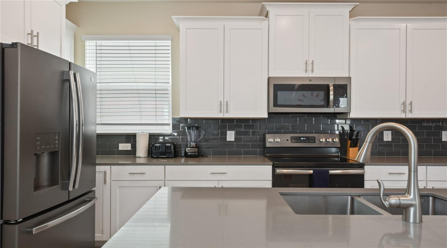 DAVENPORT, Florida 33896, 5 Bedrooms Bedrooms, ,5 BathroomsBathrooms,Residential,For Sale,DROP SHOT,0,MFRO6329138
