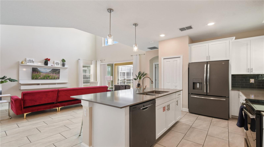 DAVENPORT, Florida 33896, 5 Bedrooms Bedrooms, ,5 BathroomsBathrooms,Residential,For Sale,DROP SHOT,0,MFRO6329138