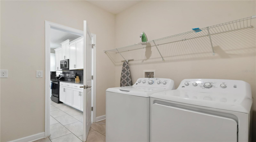 DAVENPORT, Florida 33896, 5 Bedrooms Bedrooms, ,5 BathroomsBathrooms,Residential,For Sale,DROP SHOT,0,MFRO6329138