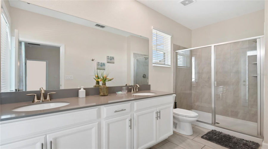 DAVENPORT, Florida 33896, 5 Bedrooms Bedrooms, ,5 BathroomsBathrooms,Residential,For Sale,DROP SHOT,0,MFRO6329138